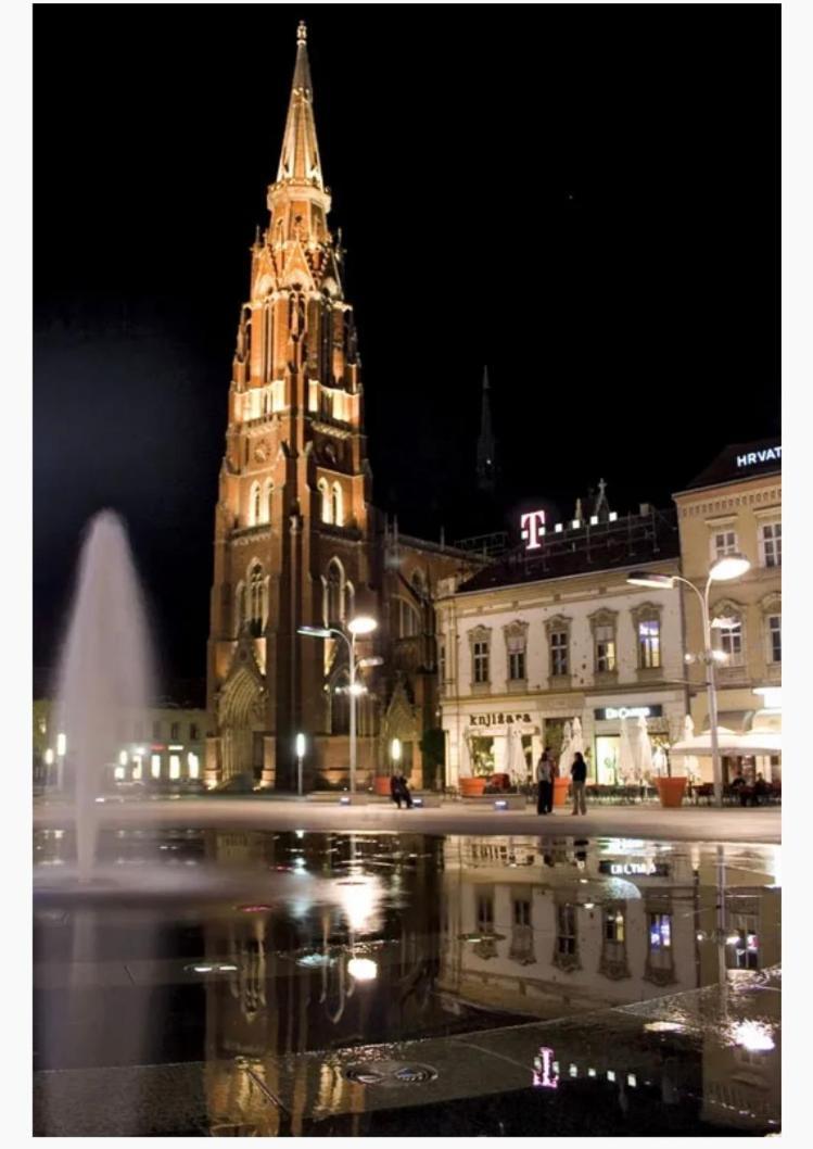 Square 12 Osijek Apartment ภายนอก รูปภาพ